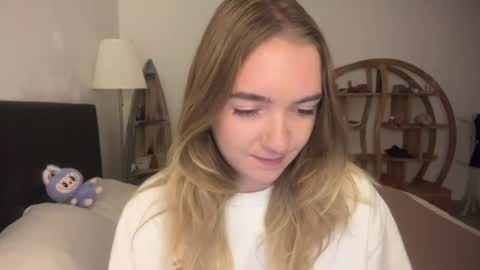 Snapshot of roxysweetdream chatting on June 11, 12:58 pm Roxy online show from June 11, 12:58 pm