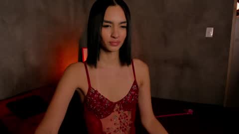 Snapshot of roxyy_x chatting on June 11, 12:32 am val online show from June 11, 12:32 am