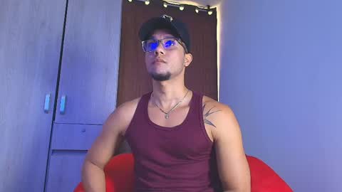 Snapshot of roy_barney chatting on May 10, 4:01 pm ANTONIO online show from May 10, 4:01 pm