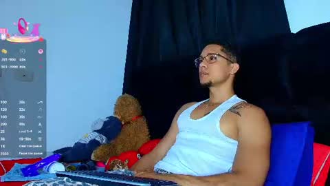 Snapshot of roy_barney chatting on June 14, 9:17 pm ANTONIO online show from June 14, 9:17 pm