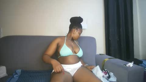 royal_charm online show from March 16, 9:02 am