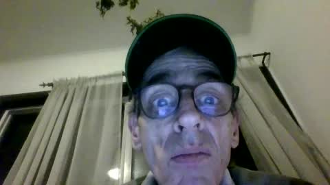 Snapshot of royboy2561 chatting on October 5, 6:23 am Roy Murrin online show from October 5, 6:23 am