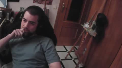 Snapshot of royer04 chatting on October 27, 3:43 am royer04 online show from October 27, 3:43 am