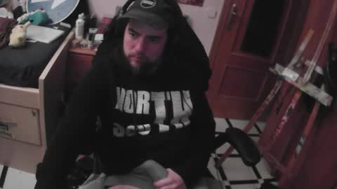 Snapshot of royer04 chatting on November 30, 12:25 am royer04 online show from November 30, 12:25 am