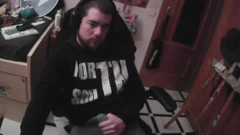 Snapshot of royer04 chatting on December 2, 8:59 pm royer04 online show from December 2, 8:59 pm