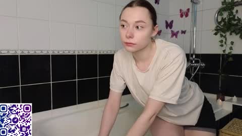 Snapshot of roygeers chatting on January 31, 8:29 pm Alice online show from January 31, 8:29 pm