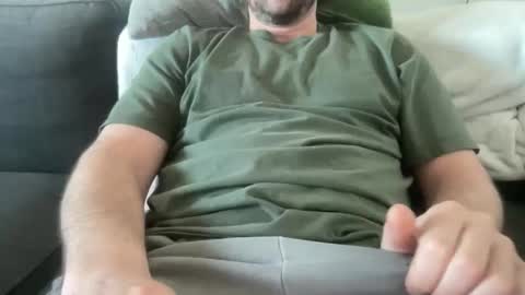 Snapshot of roythegil chatting on May 10, 1:38 pm roythegil online show from May 10, 1:38 pm