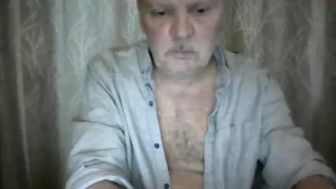 Snapshot of rsl1963 chatting on April 7, 10:37 am rsl1963 online show from April 7, 10:37 am