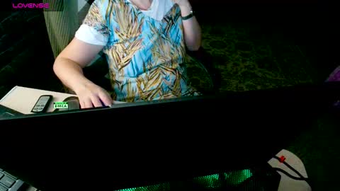 Snapshot of rtls chatting on January 6, 5:59 pm Natlya online show from January 6, 5:59 pm