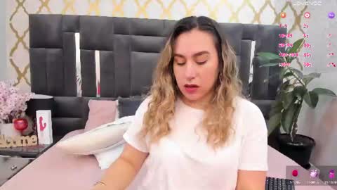 Snapshot of rubby_taylor chatting on July 18, 12:09 pm RubbyTaylor online show from July 18, 12:09 pm