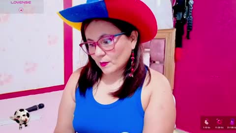 Snapshot of rubiqueens chatting on June 17, 9:27 pm RubiQueens online show from June 17, 9:27 pm