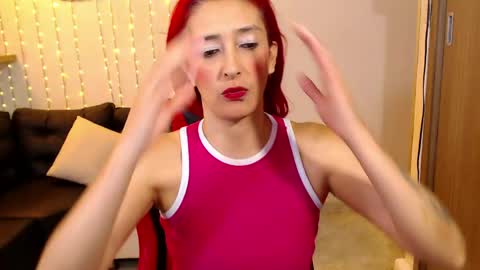 ruby_your_milf online show from May 12, 7:11 pm