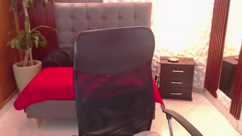 Snapshot of ruby_your_milf chatting on May 28, 8:28 pm ruby_your_milf online show from May 28, 8:28 pm