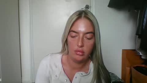 Snapshot of rubyredxxxoxxx chatting on February 15, 2:22 pm rubyredxxxoxxx online show from February 15, 2:22 pm