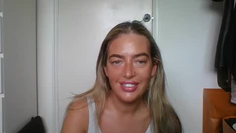 Snapshot of rubyredxxxoxxx chatting on October 9, 10:35 am rubyredxxxoxxx online show from October 9, 10:35 am