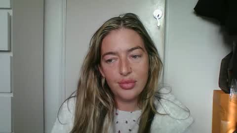Snapshot of rubyredxxxoxxx chatting on March 25, 8:31 am rubyredxxxoxxx online show from March 25, 8:31 am