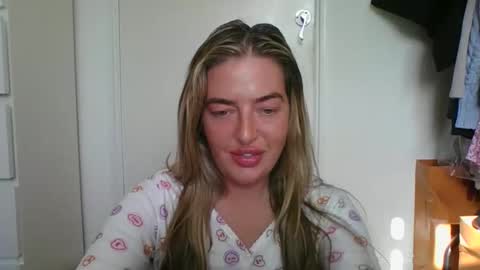 Snapshot of rubyredxxxoxxx chatting on April 18, 8:07 am rubyredxxxoxxx online show from April 18, 8:07 am