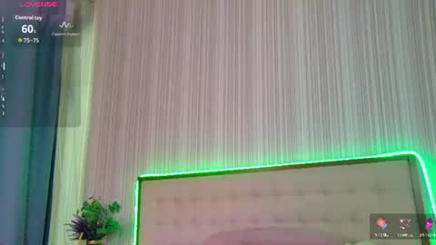 Snapshot of rubyvalen chatting on June 16, 1:52 am Ruby online show from June 16, 1:52 am