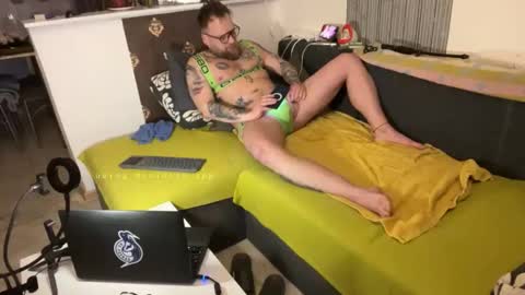 Snapshot of rudolf93627 chatting on February 5, 1:32 am rudolf93627 online show from February 5, 1:32 am