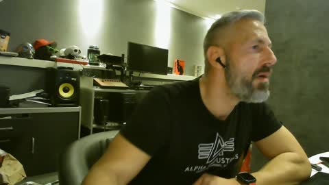 Snapshot of ruffi77 chatting on January 8, 6:52 am Chico que rico Caliente online show from January 8, 6:52 am