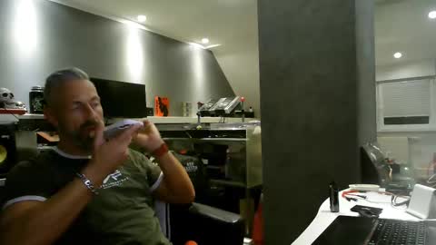 Snapshot of ruffi77 chatting on February 10, 12:50 pm Chico que rico Caliente online show from February 10, 12:50 pm