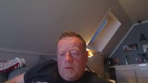 Snapshot of runepetter chatting on May 16, 8:18 pm bignorwegian online show from May 16, 8:18 pm