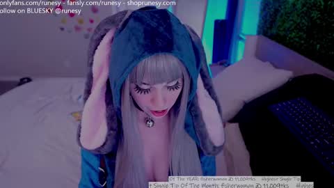 Snapshot of runesy chatting on February 22, 4:07 am Lady online show from February 22, 4:07 am