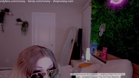 Snapshot of runesy chatting on September 19, 3:08 am Lady online show from September 19, 3:08 am