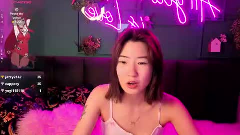 Snapshot of runi_asian chatting on June 20, 1:41 am Runi online show from June 20, 1:41 am
