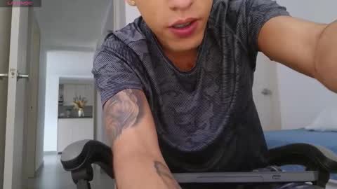  R U S S E L L  online show from December 15, 6:34 pm