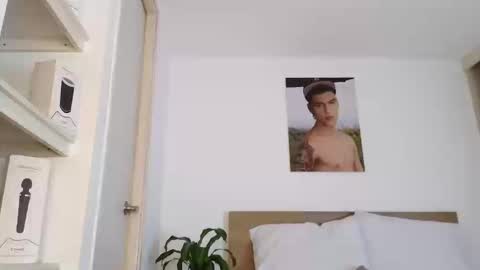  R U S S E L L  online show from March 13, 4:08 am