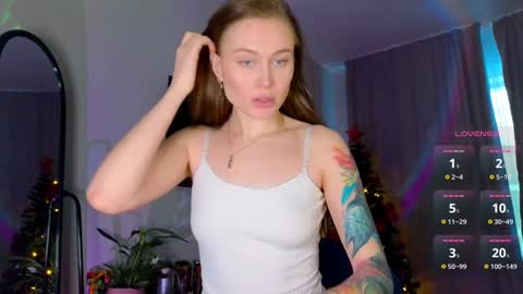 Snapshot of russian_sexy_girl5 chatting on December 13, 3:27 am Mary online show from December 13, 3:27 am