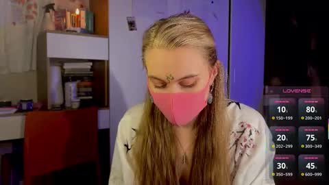 Snapshot of russian_sexy_girl5 chatting on November 7, 8:42 pm Mary online show from November 7, 8:42 pm