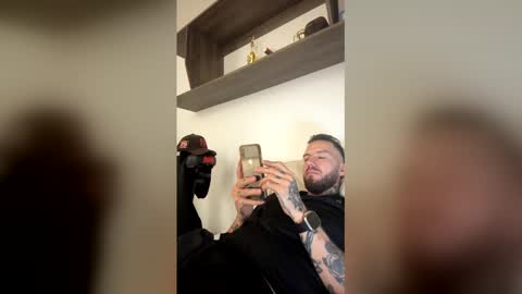Snapshot of russo_fox chatting on May 6, 12:41 am russo_fox online show from May 6, 12:41 am
