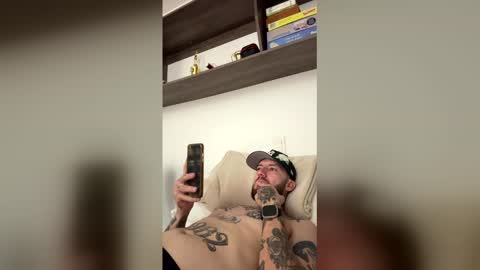 Snapshot of russo_fox chatting on May 10, 5:12 am russo_fox online show from May 10, 5:12 am