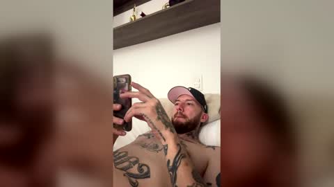 Snapshot of russo_fox chatting on May 11, 4:40 am russo_fox online show from May 11, 4:40 am
