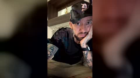 Snapshot of russo_fox chatting on May 13, 1:58 am russo_fox online show from May 13, 1:58 am