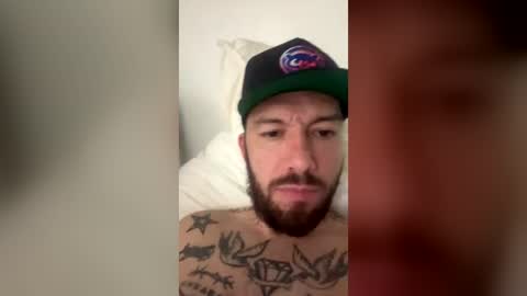 Snapshot of russo_fox chatting on June 16, 4:04 am russo_fox online show from June 16, 4:04 am