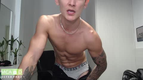 Snapshot of rustynf1tz chatting on January 28, 8:47 am MillionDollarGuy online show from January 28, 8:47 am