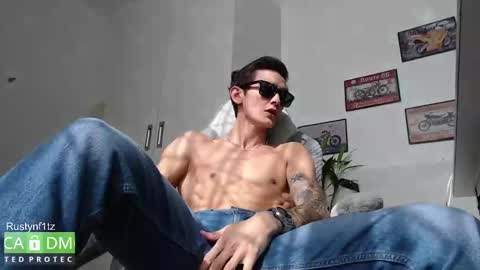 Snapshot of rustynf1tz chatting on October 1, 1:55 am MillionDollarGuy online show from October 1, 1:55 am