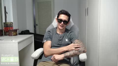 Snapshot of rustynf1tz chatting on October 3, 3:58 am MillionDollarGuy online show from October 3, 3:58 am