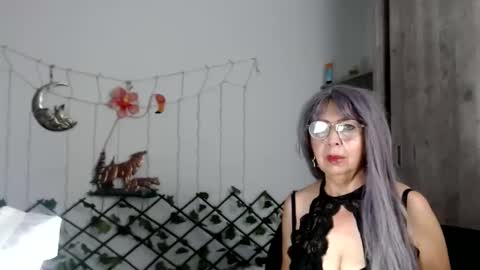Snapshot of ruth_blue21 chatting on February 21, 9:54 pm ruth_blue21 online show from February 21, 9:54 pm