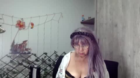 Snapshot of ruth_blue21 chatting on March 1, 5:31 am ruth_blue21 online show from March 1, 5:31 am