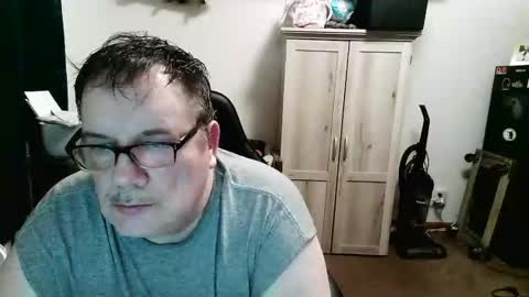 rwzar_1965 online show from May 5, 2:19 am
