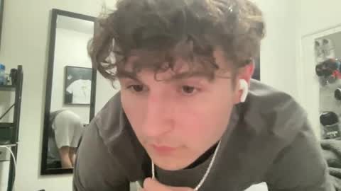 Snapshot of ryan287747 chatting on March 5, 5:40 am ryan online show from March 5, 5:40 am