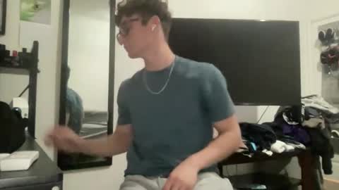 Snapshot of ryan287747 chatting on November 29, 1:19 am ryan online show from November 29, 1:19 am