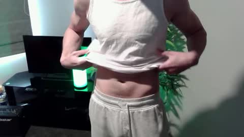 Snapshot of ryan_chatter chatting on November 10, 1:48 am Ryan online show from November 10, 1:48 am