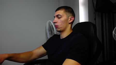 RYAN DOZER online show from September 13, 5:40 am