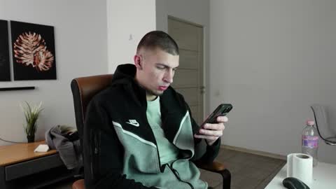 RYAN DOZER online show from March 22, 7:12 am