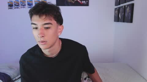 Snapshot of ryan_valentine17 chatting on March 30, 8:21 pm ryan online show from March 30, 8:21 pm